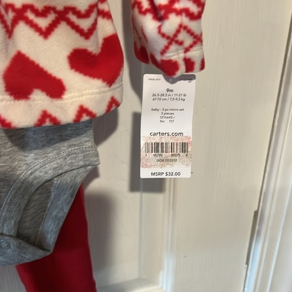 Carters nine month 3 piece outfit - Picture 3 of 4